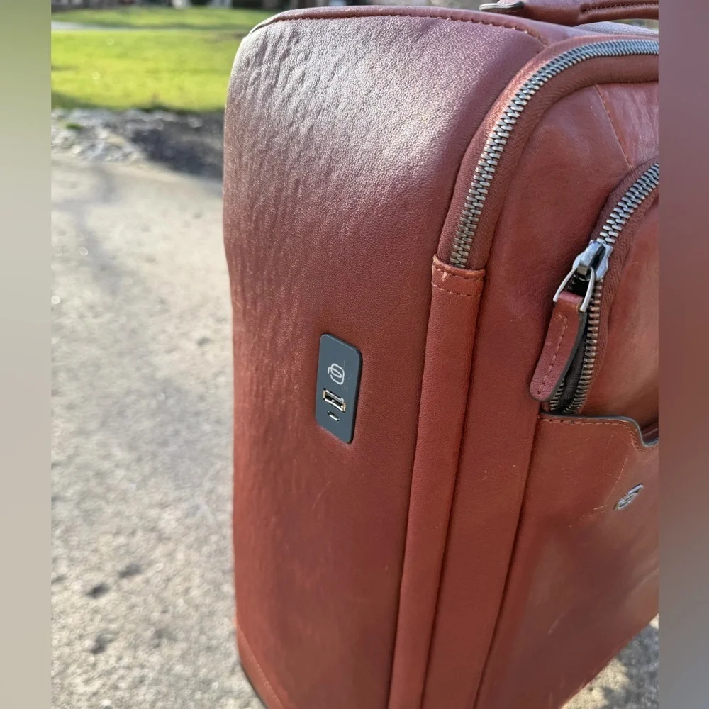 $2,000 Piquadro 100% Leather Antique Brown Carry On Luggage Executive Charging